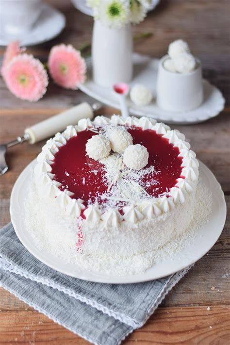 We did not find results for: Kokos Mousse Torte mit Himbeer Mousse Kern und weißer ...