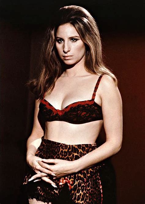 “barbra Streisand In The Owl And The Pussycat 1970 ” In 2020 Barbra Streisand Barbra Girl Humor