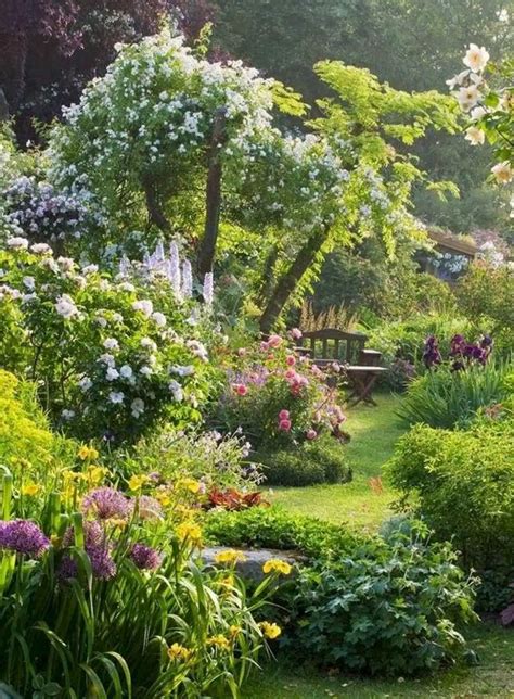 16 Beautiful Small Cottage Flowers Garden For Backyard Ideas