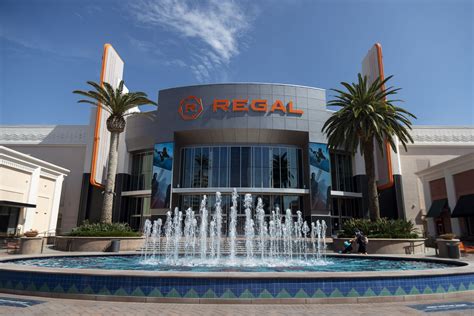 Regal Cinemas May Close Us Movie Theaters Again Due To Pandemic