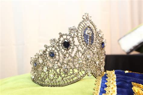 Premium Photo Diamond Silver Crown Miss Pageant Beauty Contest
