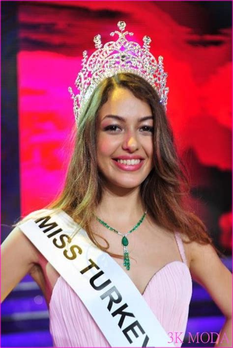 Modellik de yapan dilan çiçek deniz, 2014 yılında düzenlenen elidor miss turkey güzellik yarışmasına katılmıştı. Dilan Çiçek Deniz | 3K Moda