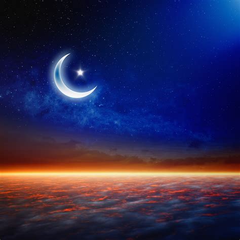 Similaire avec fond d'écran lune. La nuit de la ville de fond de la lune La Lune La Nuit Les ...