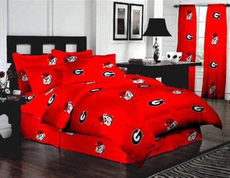 Affordable kids bedroom furniture store for boys and girls, including teens. GEORGIA BULLDOGS Comforter Set - TWIN Lantrix http://www ...