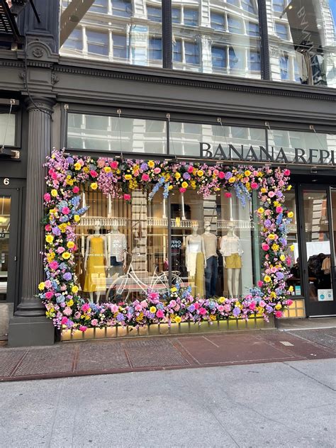 Nyc Floral Installations For Storefronts And Restaurants By Julia Testa