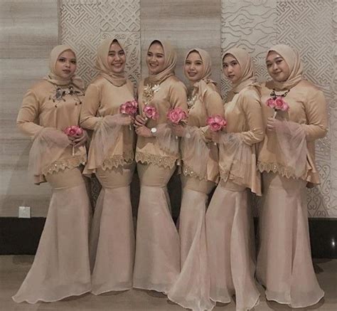 Jun 30, 2021 · berpenampilan menarik saat kondangan mungkin jadi hal yang penting untuk kamu. 30+ Model Baju Kondangan Duyung - Fashion Modern dan ...