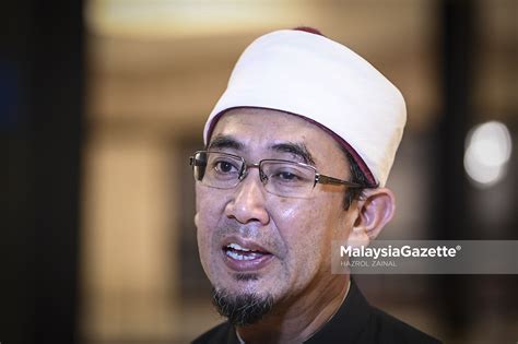 Imam besar masjid istiqlal sebelumnya, prof. Ehsan kini Imam Besar Masjid Negara