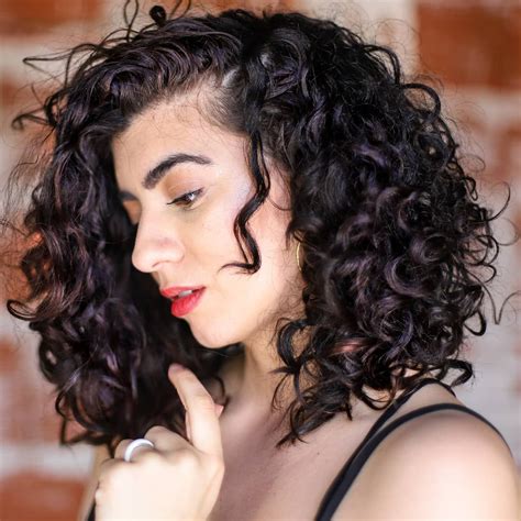 Short curly hair cheveux carré bouclés cheveux naturel en 2023 Carré