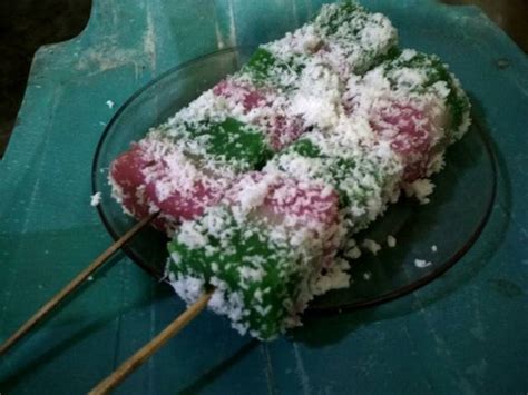 Membuat cenil paling mudah dan enak. Resep Cara Membuat Kue Ongol Ongol Pelangi Kenyal Enak dan ...