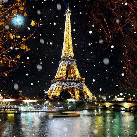 Eiffel Tower At Christmas The Ideal Spot To Share A Sweet Moment The