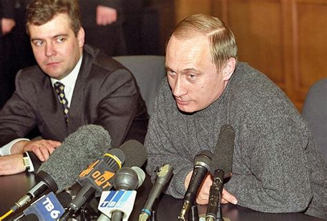 Отец путина, владимир спиридонович путин был участником вов, потом стал мастером на дед владимира, спиридон иванович путин (на фото слева), был очень известным поваром. Путин Молодой - Skachat Fotografii Znamenitostej Vladimir ...