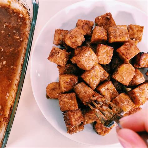 Valitse laajasta valikoimasta samankaltaisia kohtauksia. HOLIDAY TEMPEH! Maple Mustard Marinated Tempeh to Eat Instead of Turkey | Recipe | Marinated ...