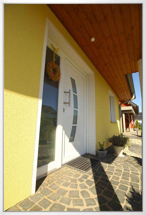 Located on the peaceful outskirts of oranienburg, these apartments feature fully equipped kitchens with dishwashers. RESERVIERT: Charmantes Familiendomizil in exzellenter ...