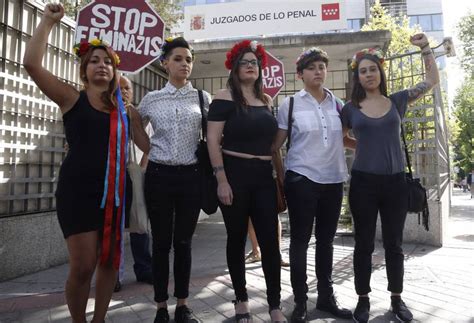 Arranca El Juicio Contra Las Activistas De Femen Que Se Desnudaron Para Defender El Aborto