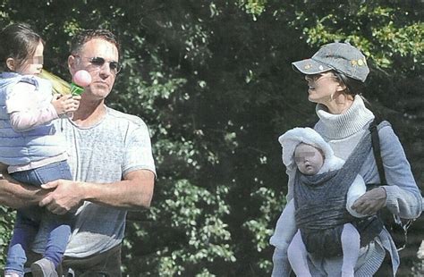 Upload, livestream, and create your own videos, all in hd. Raoul Bova giornata in famiglia, al parco con Rocio ...