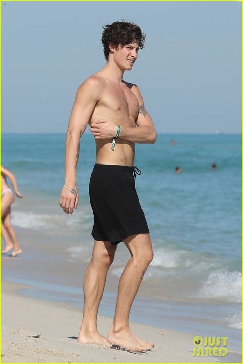 Shawn Mendes Shows Off His Shirtless Bod At The Beach In Miami Photos