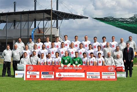 All information about rw essen (regionalliga west) current squad with market values transfers rumours player stats fixtures news. Rot-Weiss Essen | fussball-im-verein.de