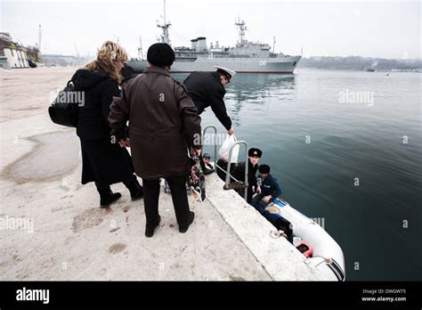 Sevastopol Crimea Ukraine 7th Mar 2014 Women Are Bringing Supplies For Ukrainian Soldiers