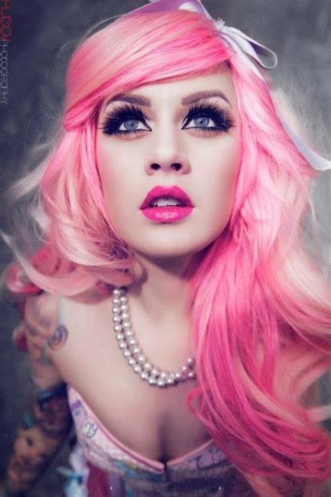 Girls In Vogue Trendy Hairstyles Hot Fashion Pink Hair