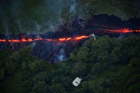 Hawaii Volcano Spurts Out 45kg Lava Bombs After Massive 1000ft