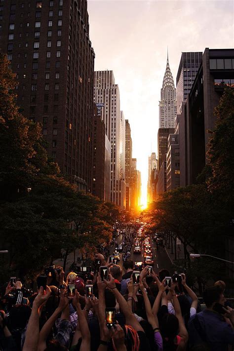 Photos Manhattanhenge Illuminates New York City As Crowds Watch In Awe