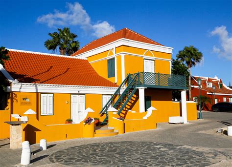 Oranjestad is located on the southern coast near the western end of the island country. Oranjestad en San Nicolas, het stadsleven op Aruba | Kim ...
