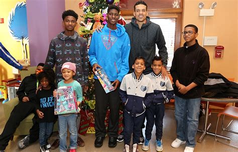 Find the perfect isaiah michael barnes stock photos and editorial news pictures from getty images. Grizzlies' forward Matt Barnes & Sons Delivers Toys To ...