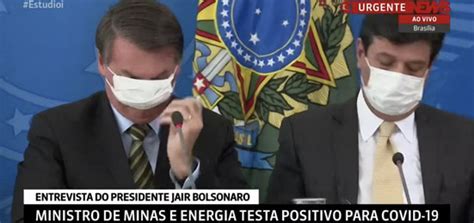 O juiz federal renat borelli, de brasília, mandou o presidente jair bolsonaro usar máscara sempre que estiver defiro o pedido de tutela de urgência, para: 'Se nem máscara sabe usar, imagina lidar com a crise do ...