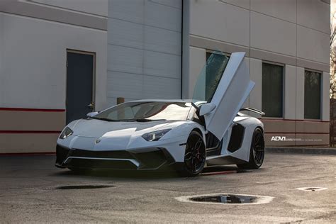 Bianco Isis Lamborghini Aventador With Gloss Black Adv1s