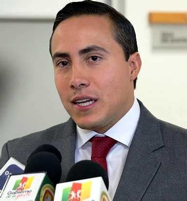 El senador richard aguilar tendrá que responder ante la corte suprema de justicia por contratos de obra que adjudicó cuando se desempeñó como gobernador del departamento de santander, y que. Santander hoy web: $800 millones en plan de seguridad ...