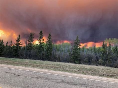 Northern Alberta Wildfire Thousands Evacuate Conditions Expected To