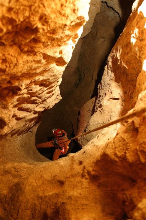 Uma Viagem Krubera Cave A Caverna Mais Profunda Do Mundo Marte é Para