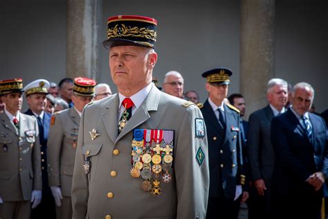 General françois lecointre, a career military officer, has been nominated france's military chief, after his predecessor quit wednesday in a. Adieu aux armes du général de corps d'armée Pierre Chavancy