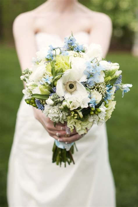 See more ideas about blue ivory wedding, wedding, ivory wedding. Rustic chic outdoor real wedding | OneWed.com