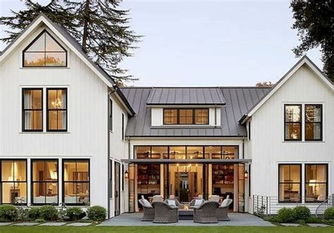 30 Pretty Farmhouse Exterior Design Ideas For Any Home