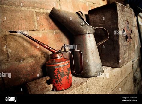 Vintage Oil Cans High Resolution Stock Photography And Images Alamy