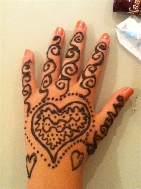 Henna tattoo designs bring about multiple thoughts. Pin on DIY