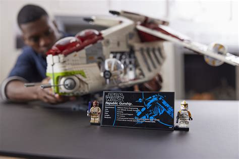 LEGO Star Wars Reveals Stunning Republic Gunship Set