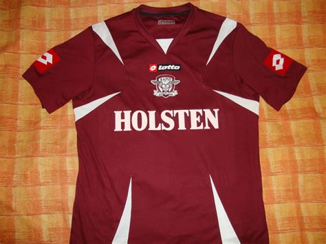 It was founded in 1923 by a group of employees from the grivița workshops under the name of asociația culturală. Rapid Bucuresti Home football shirt 2007 - 2008. Sponsored ...
