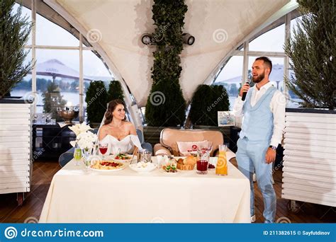 Newlyweds Say Goodbye To Guests In The Night Restaurant Stock Image Image Of Happiness