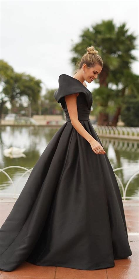 33 Beautiful Black Wedding Dresses That Will Strike Your Fancy