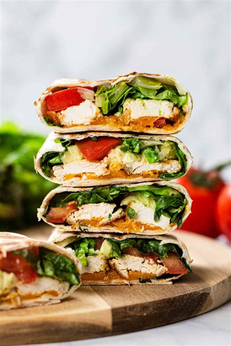 An easy chicken wrap recipe you can throw together in just 15 minutes for a quick & healthy dinner or lunch. Healthy Chicken Avocado Wraps | Veronika's Kitchen