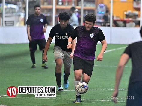 Brillan Los Astros Sobre El Vuelo De Los Cuervos