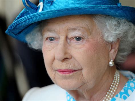 Sometimes called the virgin queen, gloriana or good queen bess, elizabeth was the last of the five monarchs of the house of tudor. Rainha Elizabeth - Reptiliana | Paranormal pax