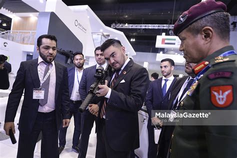 D.y.t.m raja muda laut ibni almarhum sultan muhammad shah, diputerakan di istana kota, kuala selangor, merupakan penghulu dan magistrate di kuala lumpur. Raja Muda Selangor Lawat Pameran #DSA2018