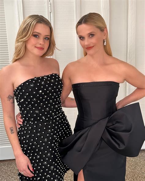 Mother And Daughter Look Like Twin Sisters R Reesewitherspoon23