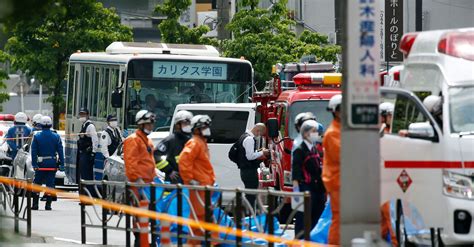 2 Dead In Knife Attack On Schoolgirls At Japan Bus Stop Huffpost