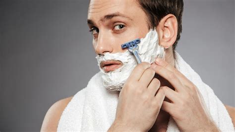 शेविंग करने के बाद चेहरे पर क्या लगाएं What To Apply After Shaving In