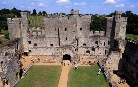 Bodiam Castle: All You Need To Know In 5 Minutes | TouristSecrets
