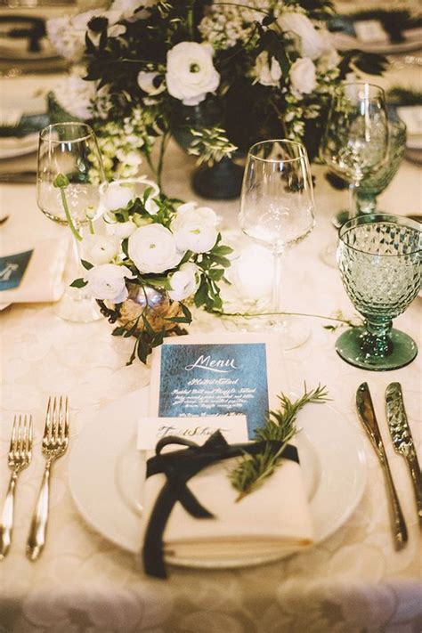 Romance And Warmth 29 Genius Winter Wedding Table Setting